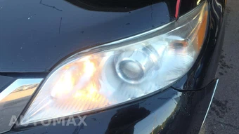 2014 Toyota Sienna LE 8-Passenger 119.3" WB - miniatura 35