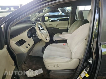 2014 Toyota Sienna LE 8-Passenger 119.3" WB - miniatura 7