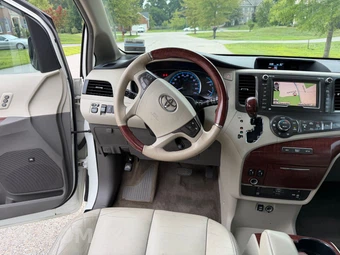 2014 Toyota Sienna Limited 7-Passenger 119.3" WB - miniatura 16