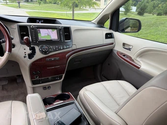 2014 Toyota Sienna Limited 7-Passenger 119.3" WB - miniatura 17