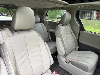 2014 Toyota Sienna Limited 7-Passenger 119.3" WB - miniatura 23