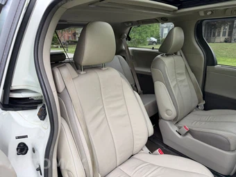 2014 Toyota Sienna Limited 7-Passenger 119.3" WB - miniatura 26