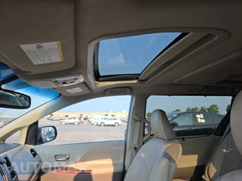 2014 Toyota Sienna Limited 7-Passenger 119.3" WB - miniatura 18