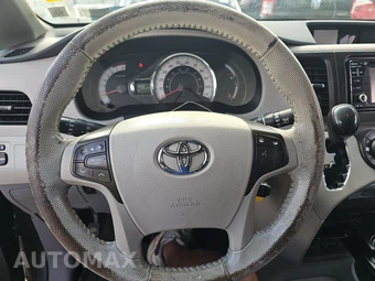 2014 Toyota Sienna SE 8-Passenger 119.3" WB - miniatura 10