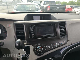 2014 Toyota Sienna SE 8-Passenger 119.3" WB - miniatura 11