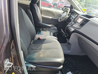 2014 Toyota Sienna SE 8-Passenger 119.3" WB - miniatura 8