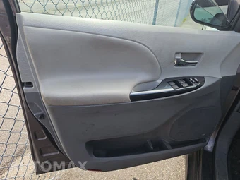 2014 Toyota Sienna SE 8-Passenger 119.3" WB - miniatura 9