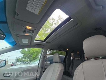 2014 Toyota Sienna XLE 7-Passenger 119.3" WB - miniatura 11