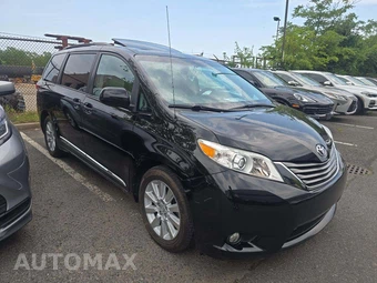 2014 Toyota Sienna XLE 7-Passenger 119.3" WB - miniatura 4