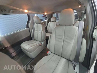 2014 Toyota Sienna XLE 7-Passenger 119.3" WB - miniatura 13