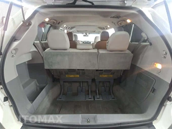 2014 Toyota Sienna XLE 7-Passenger 119.3" WB - miniatura 15
