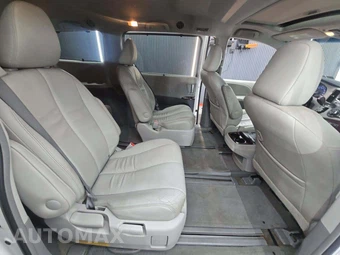 2014 Toyota Sienna XLE 7-Passenger 119.3" WB - miniatura 17