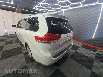 2014 Toyota Sienna XLE 7-Passenger 119.3" WB - miniatura 2