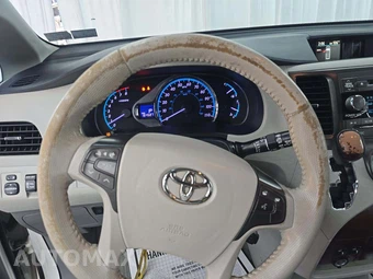 2014 Toyota Sienna XLE 7-Passenger 119.3" WB - miniatura 22
