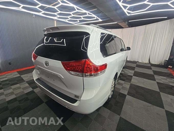 2014 Toyota Sienna XLE 7-Passenger 119.3" WB - miniatura 3