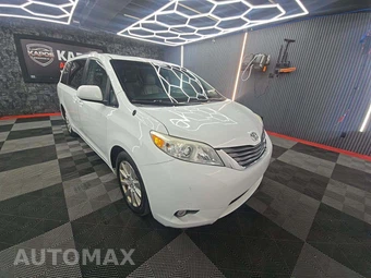 2014 Toyota Sienna XLE 7-Passenger 119.3" WB - miniatura 4
