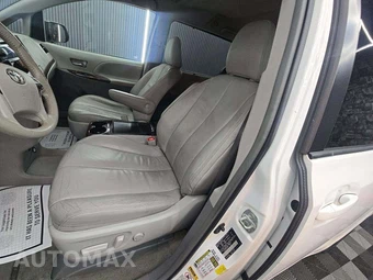 2014 Toyota Sienna XLE 7-Passenger 119.3" WB - miniatura 6