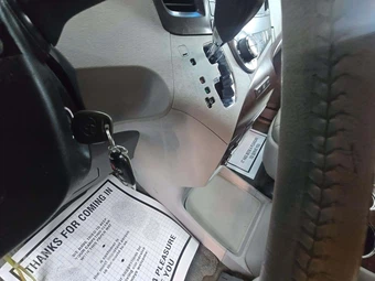 2014 Toyota Sienna XLE 7-Passenger 119.3" WB - miniatura 8