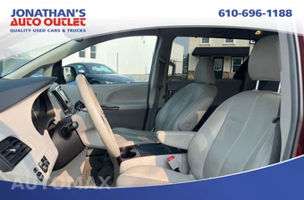 2014 Toyota Sienna XLE 7-Passenger 119.3" WB - miniatura 11