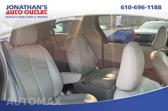 2014 Toyota Sienna XLE 7-Passenger 119.3" WB - miniatura 17