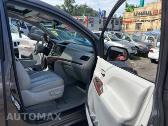 2014 Toyota Sienna XLE 7-Passenger 119.3" WB - miniatura 11