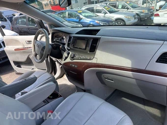 2014 Toyota Sienna XLE 7-Passenger 119.3" WB - miniatura 13