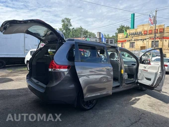 2014 Toyota Sienna XLE 7-Passenger 119.3" WB - miniatura 17