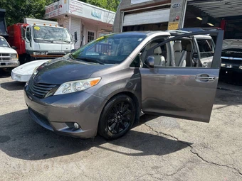 2014 Toyota Sienna XLE 7-Passenger 119.3" WB - miniatura 21