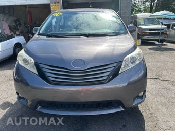 2014 Toyota Sienna XLE 7-Passenger 119.3" WB - miniatura 3