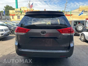 2014 Toyota Sienna XLE 7-Passenger 119.3" WB - miniatura 7