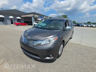 2014 Toyota Sienna XLE 8-Passenger 119.3" WB