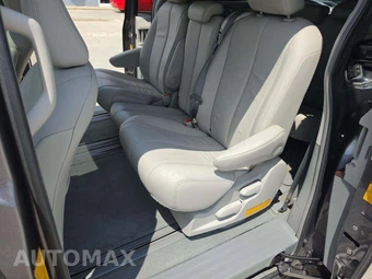 2014 Toyota Sienna XLE 8-Passenger 119.3" WB - miniatura 10