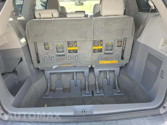 2014 Toyota Sienna XLE 8-Passenger 119.3" WB - miniatura 12