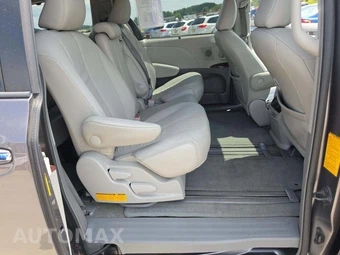 2014 Toyota Sienna XLE 8-Passenger 119.3" WB - miniatura 14