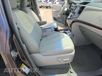 2014 Toyota Sienna XLE 8-Passenger 119.3" WB - miniatura 16