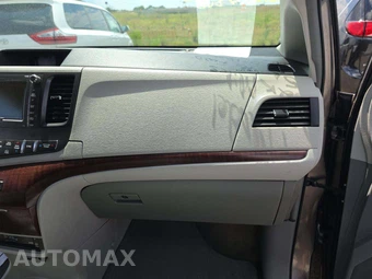 2014 Toyota Sienna XLE 8-Passenger 119.3" WB - miniatura 17