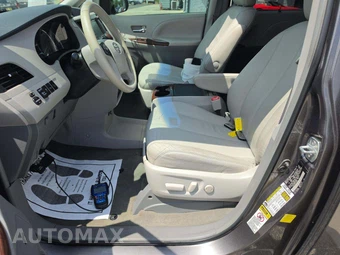 2014 Toyota Sienna XLE 8-Passenger 119.3" WB - miniatura 3