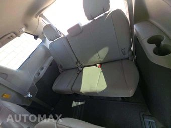 2014 Toyota Sienna XLE 8-Passenger 119.3" WB - miniatura 14