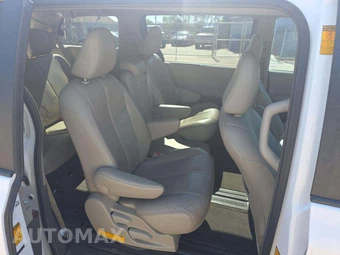 2014 Toyota Sienna XLE 8-Passenger 119.3" WB - miniatura 17