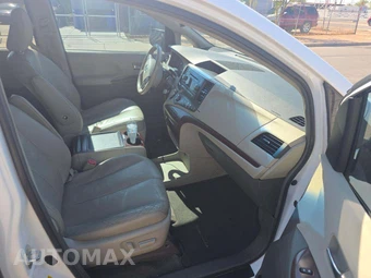 2014 Toyota Sienna XLE 8-Passenger 119.3" WB - miniatura 19