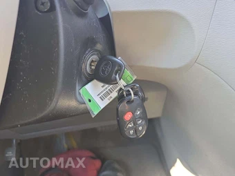 2014 Toyota Sienna XLE 8-Passenger 119.3" WB - miniatura 8