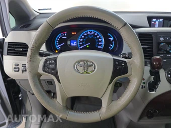 2014 Toyota Sienna XLE 8-Passenger 119.3" WB - miniatura 10