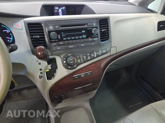 2014 Toyota Sienna XLE 8-Passenger 119.3" WB - miniatura 11