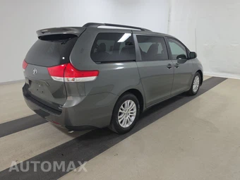 2014 Toyota Sienna XLE 8-Passenger 119.3" WB - miniatura 4
