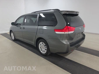 2014 Toyota Sienna XLE 8-Passenger 119.3" WB - miniatura 6