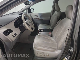 2014 Toyota Sienna XLE 8-Passenger 119.3" WB - miniatura 7