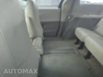 2014 Toyota Sienna XLE 8-Passenger 119.3" WB - miniatura 13