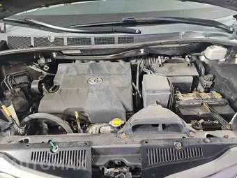 2014 Toyota Sienna XLE 8-Passenger 119.3" WB - miniatura 15