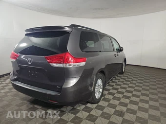 2014 Toyota Sienna XLE 8-Passenger 119.3" WB - miniatura 4