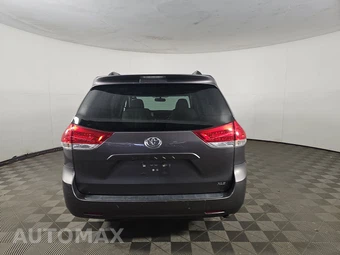 2014 Toyota Sienna XLE 8-Passenger 119.3" WB - miniatura 5